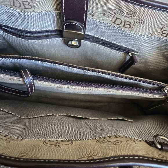 Dooney & Bourke Beige and Black Monogram Handbag. Version K6275437 - Picture 10 of 11